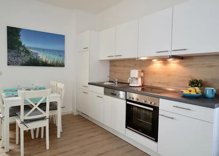 アパートホテル Myhome Ruegen - Haus Johanneshorst ゼリン